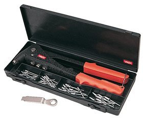 Rivettatrice in cassetta. In dotazione 80 rivetti assortiti e 4 teste