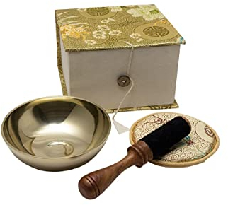 Gegossene Klangschale in cremefarbener Geschenkbox, inklusiv cremefarbener Unterlage sowie einem Holzklöppel -5009-