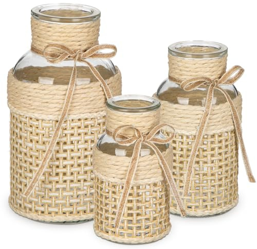 Handgjord glasvas av rörnät, glasvas av halmnät, blomvas av boho rottingglas, vas i rustik lantlig stil för blomsterarrangemang, flaska