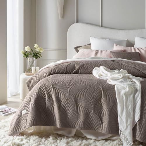 ROOM99 Feel elegant överkast i brunt 240 x 260 cm, mångsidig filt som sängöverkast eller sofföverkast, överkast för säng och soffa, täcke, stil, perfekt som bedspread sammet