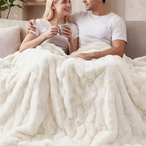 ORINOVA Kuscheldecke Flauschig Decke 150x200 cm Beige Sofadecke Plüschdecken Kunstfell Felldecke Creme Kuschelig Warme Decke Wohndecke Fleecedecke Bett