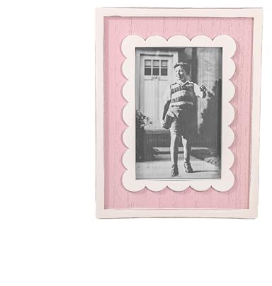 Sass & Belle Scalloped Photo Frame in Pink - Decorative Home Decor Styling Elegant Picture Frame For House Gifts Home Decoration Display With Soft Colour Finish For Modern Living Spaces