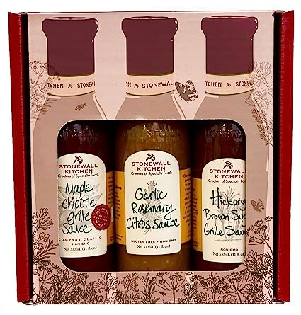 Stonewall Kitchen Grilling & Barbecue Collection, 330 ml BBQ Sauce Set – Geschenkset mit Maple Chipotle, Garlic Rosemary Citrus und Hickory Brown Sugar Grillsaucen, perfekt für Grillliebhaber und BBQs