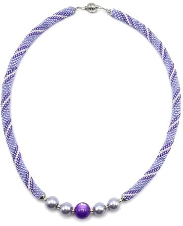 Häkelkette mit lilafarbenen Spiralen