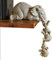 3 Stücke Elefant Statue Figur, Hängend 2 Baby Elefanten am Rand Resin Skulptur Ornament Geeignet für Geschenk der Mutter, Zuhause, Hotel, Büro, Graubraun, ?5 x 5 x 10 cm