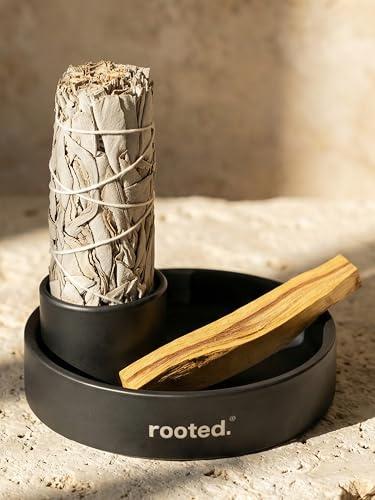 rooted.® [HOCHWERTIGE] Räucherschale 11,5 cm aus Keramik – Feuerfeste Schale in Schwarz Matt für Palo Santo, Weißen Salbei & Räucherstäbchen – Deutsche Marke für Rituale & Reinigung