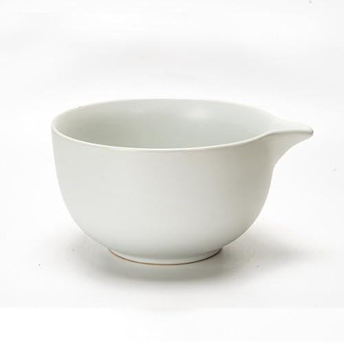 Urban Tokyo Japanese Matcha Traditional Porcelain Tea Bowl with Pour Spout Satin Matte Glaze Suitable For Perfectly Whisked Matcha Green Tea 18 Ounce (White)