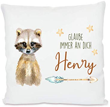 Manufaktur Liebevoll I Kinderkissen mit Namen Kissen Baby Geschenk personalisiert Geburt Namenskissen Geburtstag Mädchen Jungen Waschbär 40x40 cm Bezug mit Füllung