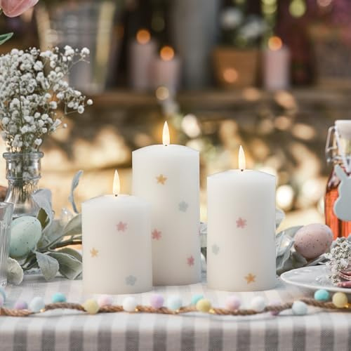 Lights4fun 3er Set LED TruGlow® Stumpenkerzen Kerzen mit Fernbedienung und Timer Osterdeko Tischdeko Ostern Kerzen Osterdeko Modern Frühlingsdeko