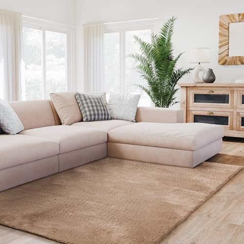 Interiyou Fargo - Teppich Wohnzimmer 80x150 cm Taupe - Kurzflor Waschbar und rutschfest - Flauschiger Fellteppich aus Kunstfell - weicher Langflor Fell