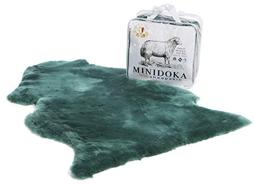 Desert Breeze Distributing Minidoka Sheepskin Underlay - Super Soft Plush Rugs - Medical Lambskin - Soft & Natural Lamb Sheepskin Rug - Large Size Natural Shape 41 inch Length - Single Pelt Green
