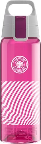SIGG - Tritan Trinkflasche - Total Color ONE DFB Match Day - Für Kohlensäurehaltige Getränke Geeignet - Spülmaschinenfest - Auslaufsicher - Leicht - BPA-frei - Berry - 0.6L