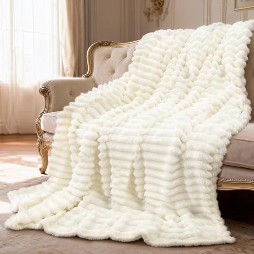 Beewiner Couverture Douce et Moelleuse, Grosse Couverture Polaire Fausse Fourrure Velours, Épaisse Chaude Plaid Douillette, Fluffy Blanket, pour Canapé Chambre à Coucher Salon, Blanche 150 x 200 cm