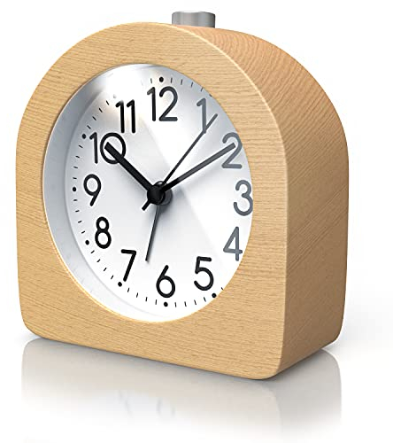 CSL - Wecker analog ohne Ticken – halbrund - Holz hell – Retro Design – beleuchtetes Ziffernblatt mit Licht – lautlos - Reisewecker - Weckton - Snoozetaste Schlummerfunktion – batteriebetrieben