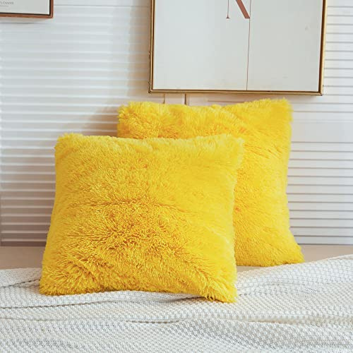LIFEREVO Lot de 2 Housses de Coussin décoratives en Fausse Fourrure pelucheuse pour Noël, avec Fermeture éclair, Coussin Non Inclus, Jaune (45,7 x 45,7 cm)