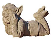 Liegender Wichtel, Troll, Figur aus Steinguss, Frostfest