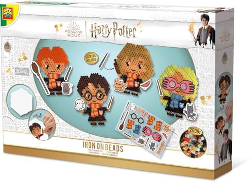 SES Creative 09345 Harry Potter Charaktere Bügelperlen-Set für Kinder mit 2000 PVC-freien Steckperlen-Bastelsets mit Perlen, Steckplatte und Aufklebern