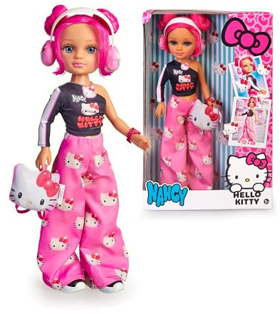 Nancy Fashion Hello Kitty - Muñeca de Moda Urbana con Cabello Rosa en Moños, Outfit Trendy con Camiseta Negra y Pantalones Anchos, Incluye Mochila y Auriculares, +3 años, Famosa (NACA9000)
