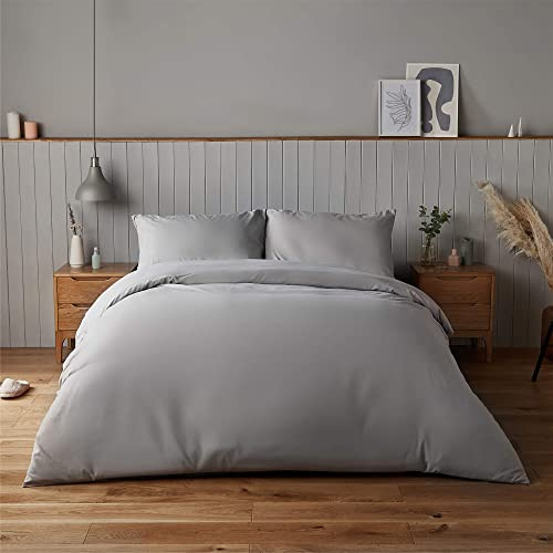 Silentnight Supersoft Duvet Set - Cosy & Comfortable Delicate Touch - Luxurious Easy Care Microfibre with Button Fastening - Stylish & Modern Duvet Quilt Cover + Pillowcase Bed Set, King, Grey
