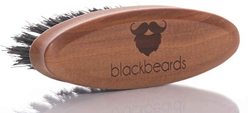 blackbeards Bartbürste ● Mit Wildschweinborsten ● Handlicher Griff aus geöltem Birnbaumholz ● Bartpflege vom 3-Tage-Bart bis Vollbart ● Für einen weichen, gepflegten Bart ● In Deutschland hergestellt