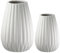 GILDE Deko Vasen Set 2-teilig – 2 Stück Vase Weiß Höhe 12,5/17 cm – kleine Blumenvasen weiß aus Porzellan für Pampasgras Rosen – Dekoration Moderne Vase Frühling Geschenk Muttertag Frauen Hochzeit