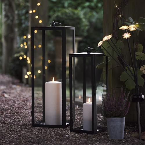 Lights4fun Set di 2 Lanterne Nere da 45 cm e 60 cm con Candela LED TruGlow® a Fiamma Tremolante a Pile con Timer Resistente alle Intemperie Decorazione per Interni ed Esterni