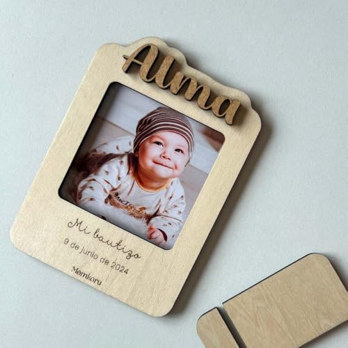 Momkoru Pack de 5 Portafotos bautizo personalizados en madera con relieve, marcos de fotos para bautizo, comunión, celebraciones, incluye imanes y fotos. Recuerdo bautizo para invitados.