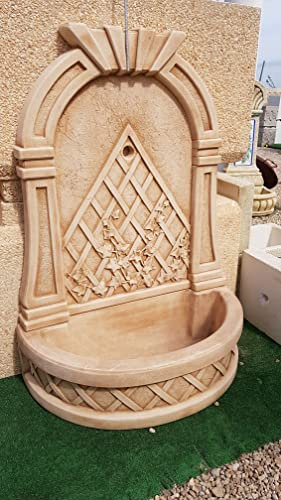 Fontaine AnaParra modèle automne 74 x 41 x 101 cm. Béton pierre avec robinet. Fontaine décorative pour extérieur. Poids : 94 kg. Couleur : Terracotta