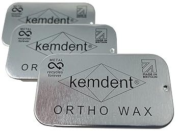 Kemdent ortodontiskt vax 3-pack 15 förskurna remsor för tandställningar och aligners, orto-vax, återvinningsbara metallfodralen, smärtlindring från tandställningstrådar och fästen, patientvax (vanligt