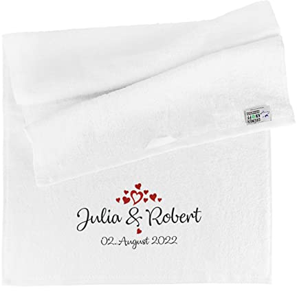 Herz & Heim® Handtuch zur Hochzeit in weiß mit Herzen, Namen und Datum Bestickt - 500 g/m² in verschiedenen Größen 50 cm x 100 cm