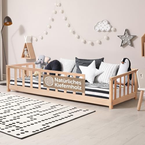 Famifidus Bodenbett 140 x 200 mit Rausfallschutz inkl. Lattenrost für Jungen & Mädchen - auch als Kinderbett 90x200 - Nachhaltiges Kinder Bett aus Kiefernholz - Montessori Bett (Natur, 140 x 200 cm)