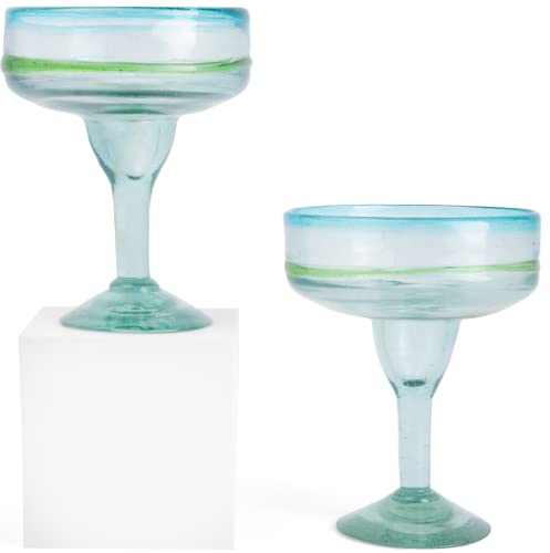 Handblåsta Margarita-glasögon – uppsättning av två vackra glasögon med vattenfälgar – handgjorda av begåvade hantverkare – rymmer 295 ml vardera – tjockt och robust – lätt att hålla – varje glas är