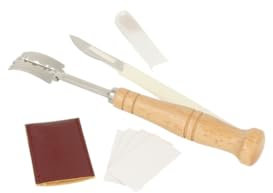 Bäckermesser- 1x Premium Brot Lahm in 19cm und gebogener Klinge, 5 Klingen und Klingenschutz aus Leder. Perfekt zum Ritzen von Teigrohlingen. 1 x Bäckermesser mit gerader Klinge und Klingenschutz