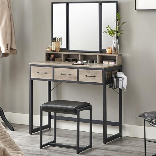 VASAGLE Coiffeuse, Table de Maquillage avec Tabouret Rembourré, avec Miroir Triple, 3 Tiroirs, Porte-sèche-cheveux, Pot, Style Industriel, Grège et Noir RVT004B02