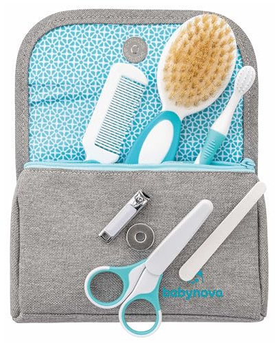 babynova Set di Cura per Bambini – Kit Essenziale con 12 Accessori – Pettine, Spazzola, Spazzolino, Forbicine, Tagliaunghie & 6 Lime per Unghie – Per Casa e Viaggio