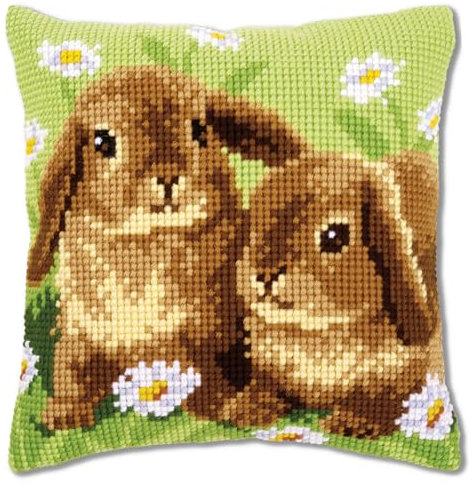 Vervaco Kreuzstich Stickpackungen Kissen Stickerei Set Anfänger Vorgedruckt 2 Kaninchen DIY Set Kreativ Set Für Erwachsene Dekoratives Kissen ca. 40 x 40 cm Bastelset Handwerker Haus Dekoration