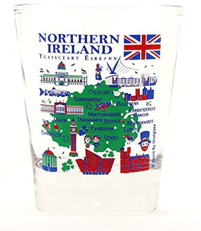 Bicchiere da liquore con collage di monumenti e icone dell'Irlanda del Nord