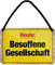 Blechschild Besoffene Gesellschaft - lustiges Deko Hinweis Metallschild mit Kordel und Saugnapf - witzige Dekoration Bar Kneipe Party Stammtisch Sauf Trink Spiele - Party Alkohol Zubehör - 18x12cm