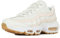 Nike Damen WMNS Air Max 95 Laufschuhe, Mehrfarbig (Sail/Guava Ice/Gum Light Brown/White 111), 42 EU