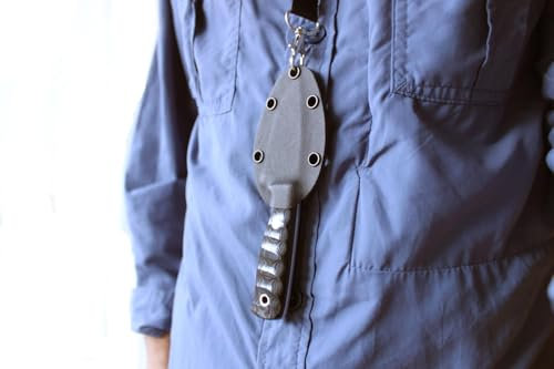 HOBBIT Cuchillo de cuello para Supervivencia Caza Monte Bushcraft Camping Outdoor Campo - Funda - Hoja fija de 7cm Acero MOVA 58 - Fabricado en España