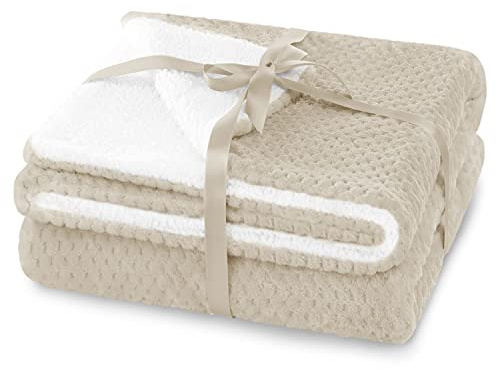 AmeliaHome Kuscheldecke 130x180 cm zarte Steppung Sherpa Lammfelloptik Wohndecke Shleepy Beige