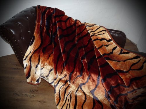 Natur-Fell-Shop XXL Kuscheldecke Tagesdecke Decke Tiger - Look 200x240cm