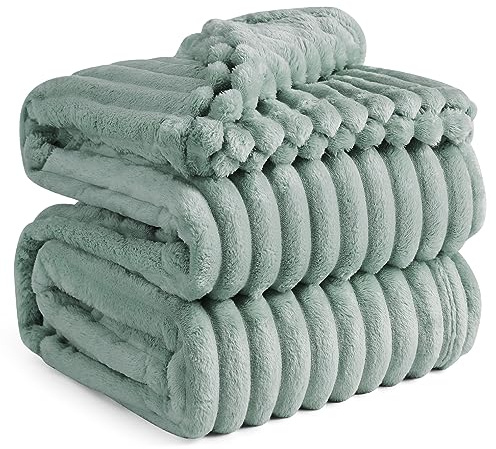 BEDSURE Kuscheldecke für Zimmer Deko - Wolldecke & Fleecedecke, Sofadecke, Weiche Warme Grobe Korddecke für Couch, Geschenke für Frauen, Tagesdecke, Große Decke, Grün, 230 x 270 cm