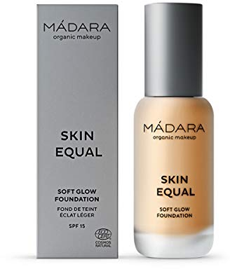 MÁDARA Organic Skincare | Skin Equal Soft Glow Foundation Makeup SPF15 GOLDEN SAND 50 – 30 ml, Mineralfoundation mit Hyaluronsäure, mittlere Deckung, frisches Finish, vegan,COSMOS Natural zertifiziert