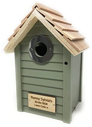 Personalised Wooden Bird House – Handmade New England Style Birdhouse with Custom Engraved Plaque – Nesting Box for Garden Birds – Gift for Nature Lovers, Gardeners