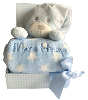 KIDDI-MEDIA Babydecke mit Name & Geburtsdatum Bestickt inkl. Plüsch Stofftier - Geschenk Taufe Geburt/CE-Zertifizierung (Hellblau - Teddy mit SCHLAFMÜTZE)