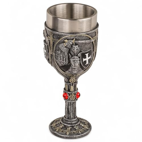 MIJOMA Ritter-Trinkgefäß mit Edelstahleinsatz – detailreiche Mittelalter-Reliefs aus Polyresin – Deko und Sammlerstück (Kreuzzug des Nordens, Kelch: ca. 19 × 7 cm)