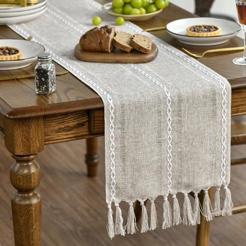 Artoid Mode Camino de mesa Boho Latte Beige estilo rústico de campo con borlas, lavable, decoración de mesa para fiesta, cumpleaños, San Valentín, boda, 13 x 56,3 pulgadas