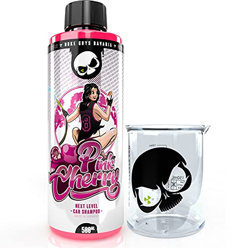 Nuke Guys Pink Cherry Autoshampoo, 500ml Konzentrat mit Messbecher 50ml skaliert - hochschäumend, mit einzigartiger Gleiteigenschaft - Auto Shampoo effizient gegen Verschmutzungen - lackschonend