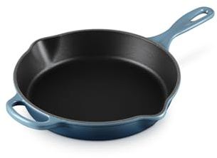 LE CREUSET Signature Enamelled Cast Iron Deep Skillet with Helper Handle and Two Pouring Lips, for All Hob Types and Ovens, 26cm, 2 Litre, Chambray, 20187264340422